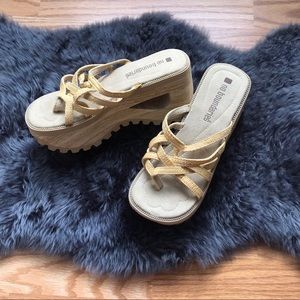 Chunky 90s cut out sandals